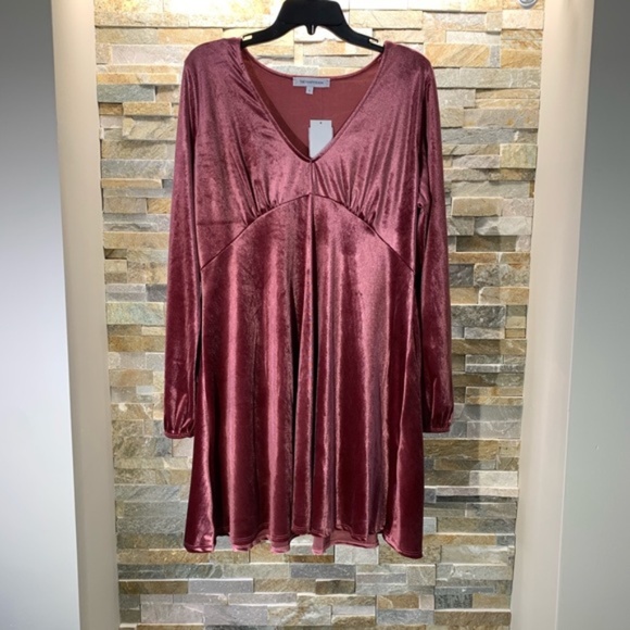 Vanity Room Solid Velour V-Neck Long Sleeve Dress - Picture 3 of 6